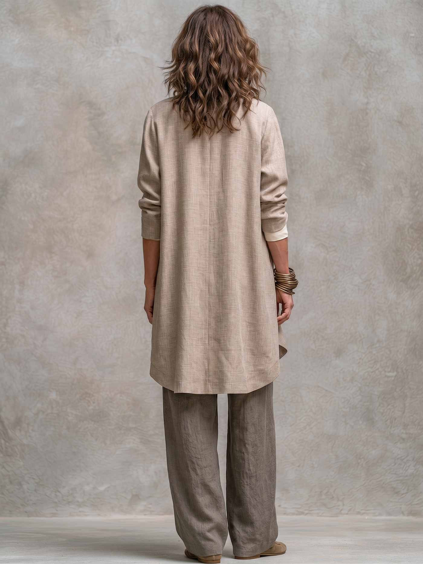 Costanza | Three-piece beige and gray layered casual outfit with wide-leg pants, elegant